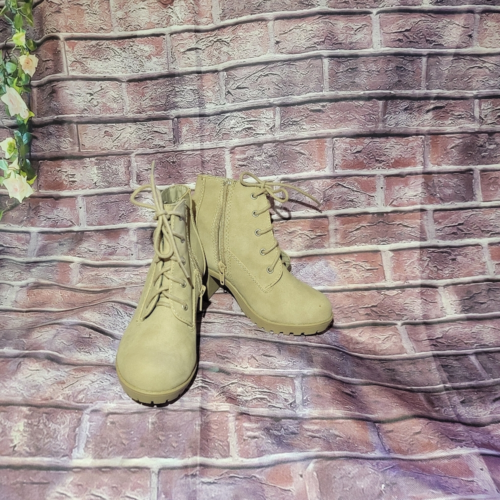 Tan Casual Boots for Everyday Wear
